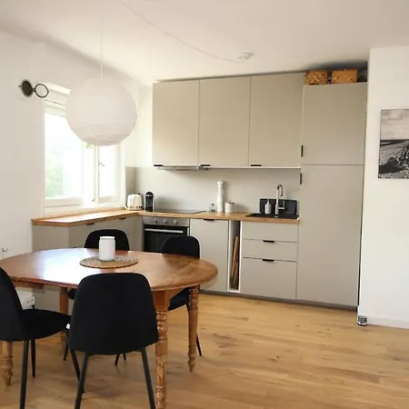 2 Pieces, Calme, Renove, Balcon *